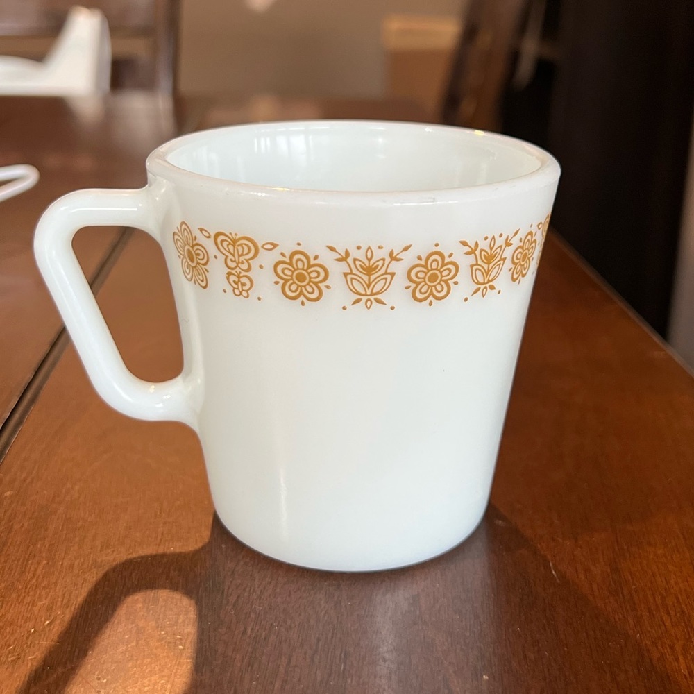 Pyrex Butterfly Gold Mug - Picture 1 of 4